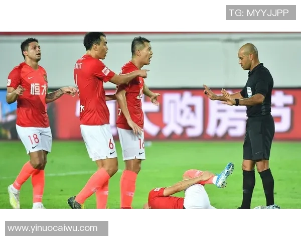 广州富力迎战大连一方争夺中超积分榜重要位置的关键之战